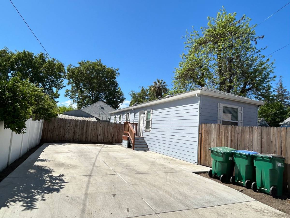 House for rent at 515 E Walnut St, Lodi, CA 95240