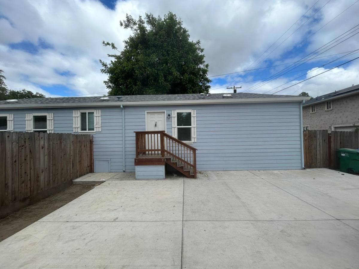 House for rent at 515 E Walnut St, Lodi, CA 95240