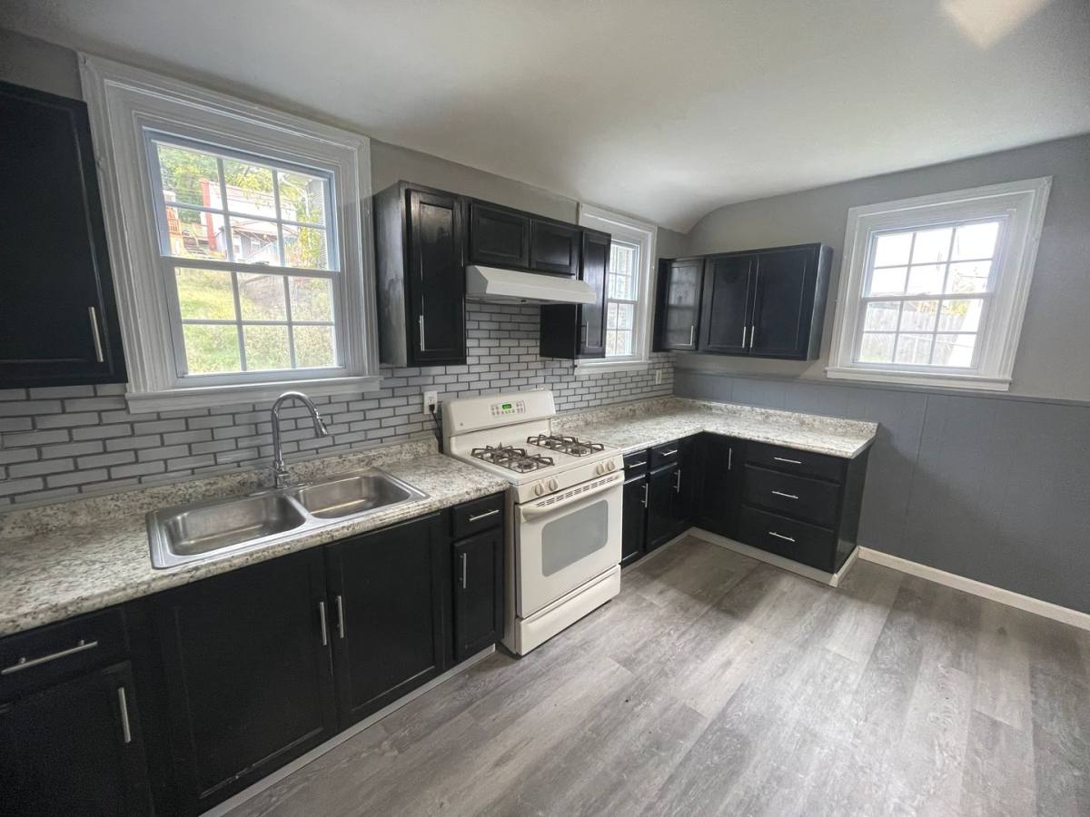 House for rent at 1044 Delaware Ave, Glassport, PA 15045
