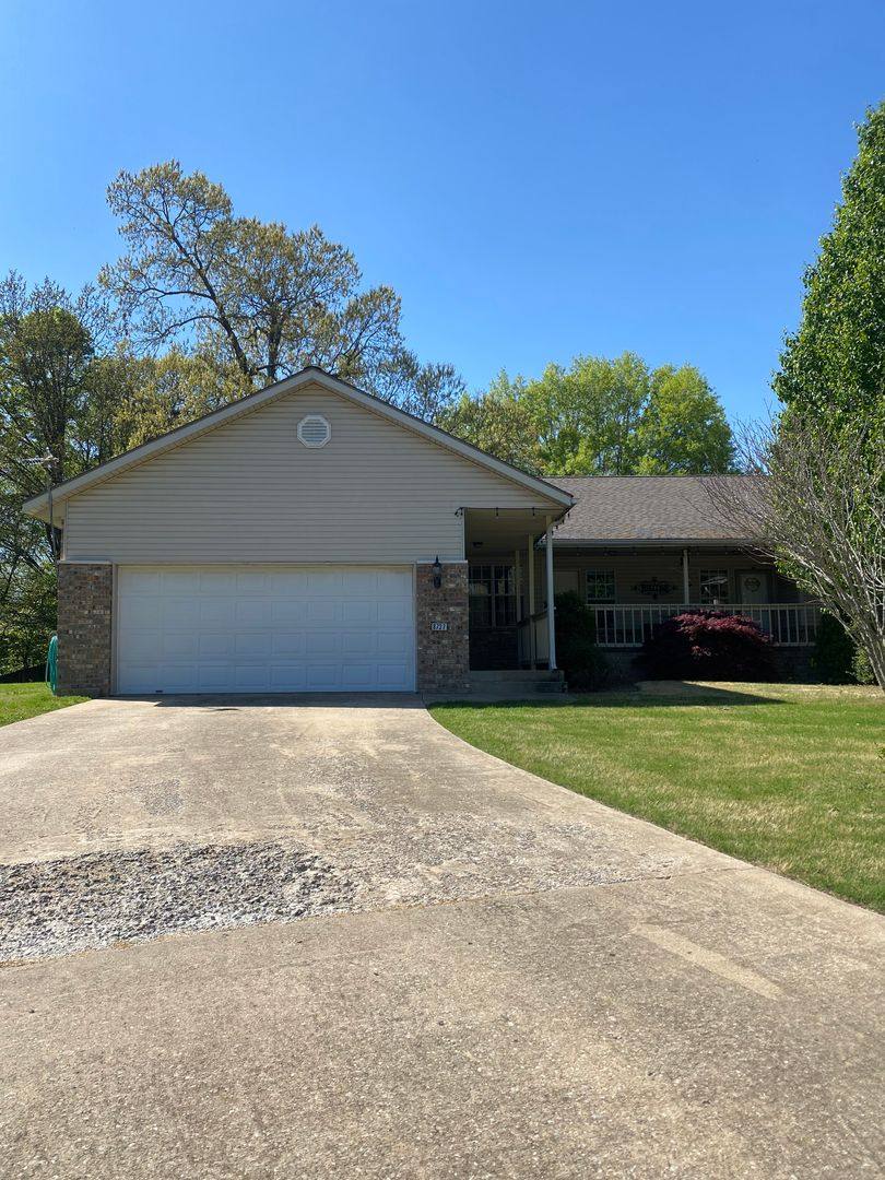 House for rent at 8737 Golf Creek Dr, Rogers, AR 72756