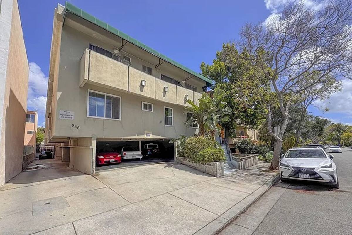 Apartment for rent at 936 N Orange Grove Ave, Los Angeles, CA 90046