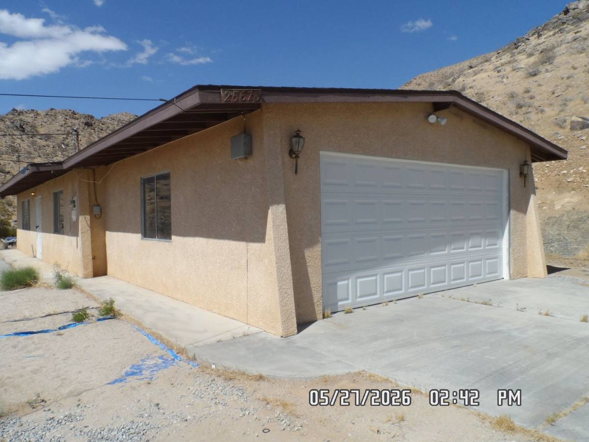 House for rent at 25676 Flathead Rd, Apple Valley, CA 92307