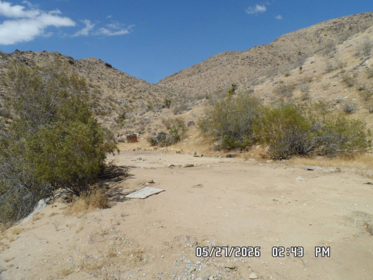 House for rent at 25676 Flathead Rd, Apple Valley, CA 92307