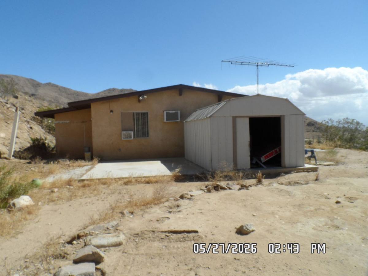 House for rent at 25676 Flathead Rd, Apple Valley, CA 92307