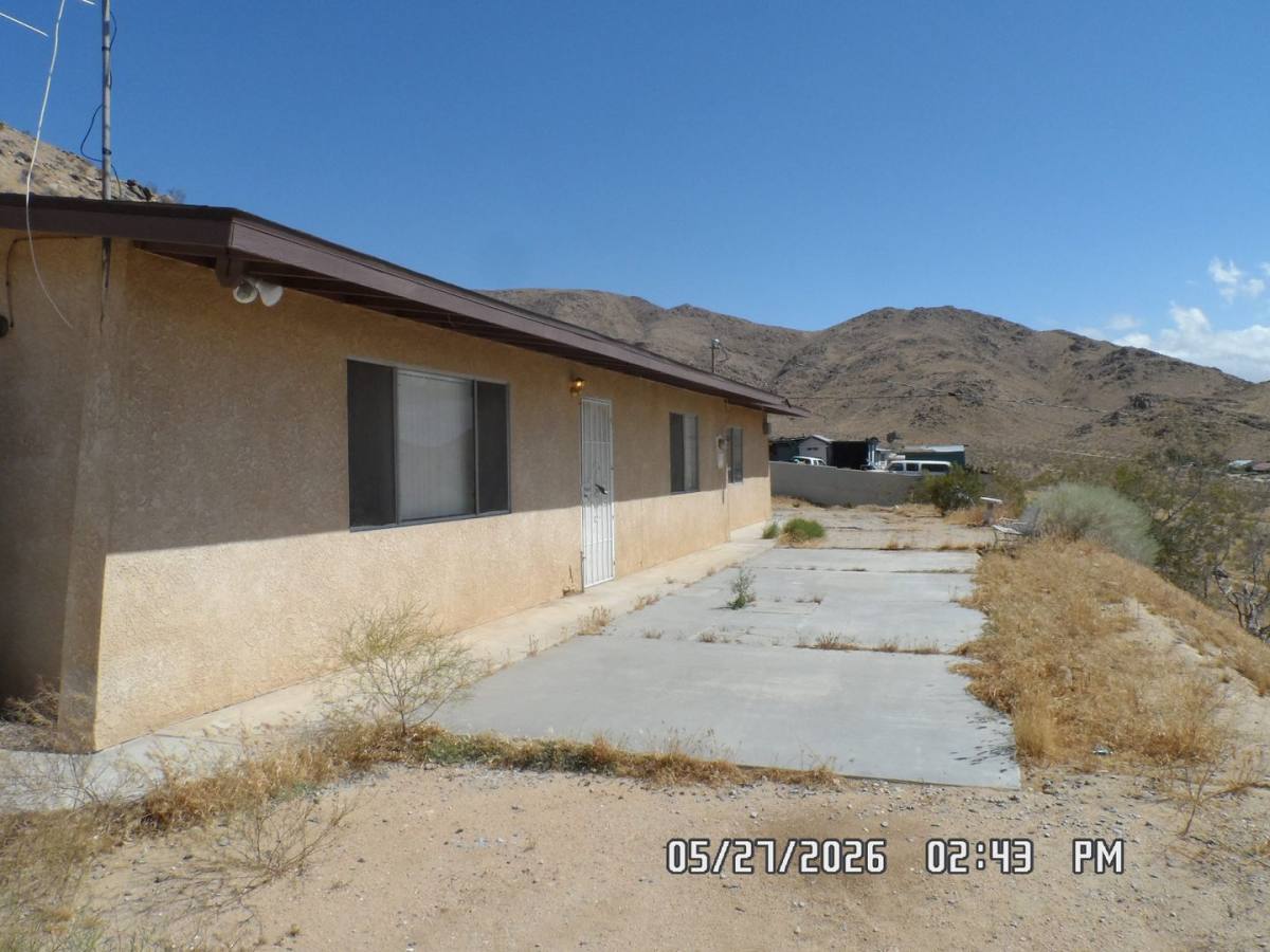 House for rent at 25676 Flathead Rd, Apple Valley, CA 92307
