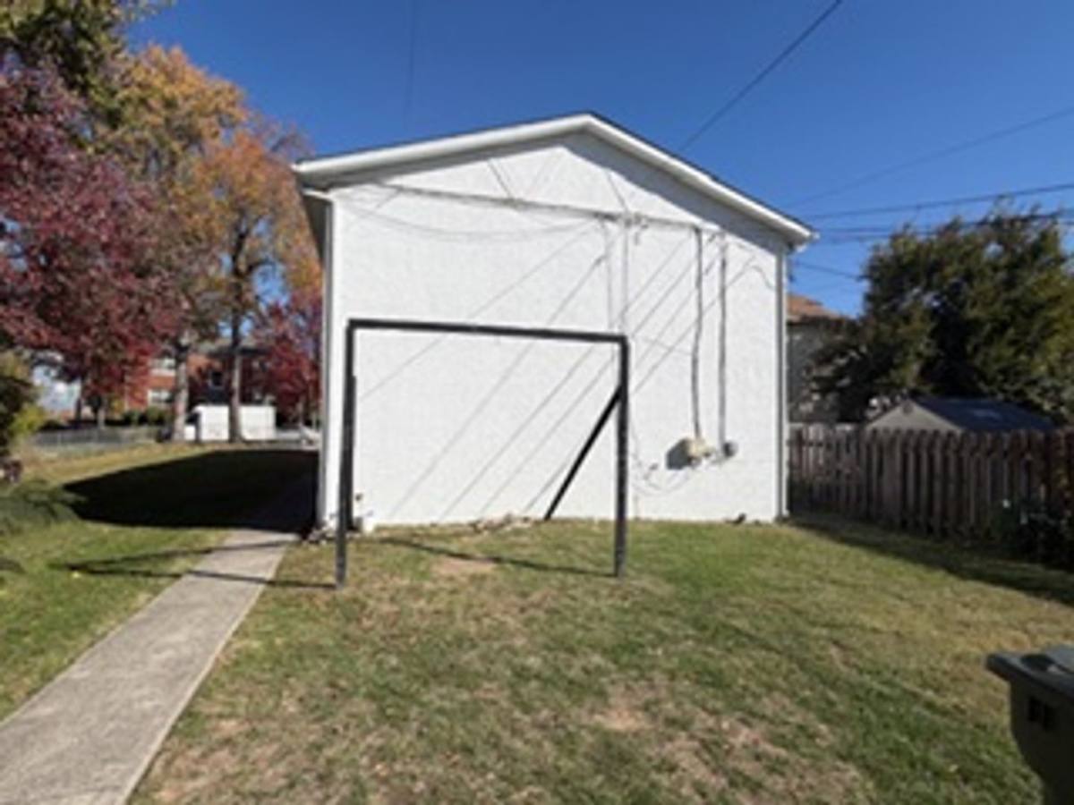 Apartment for rent at 2637 Adams Ave, Columbus, OH 43202