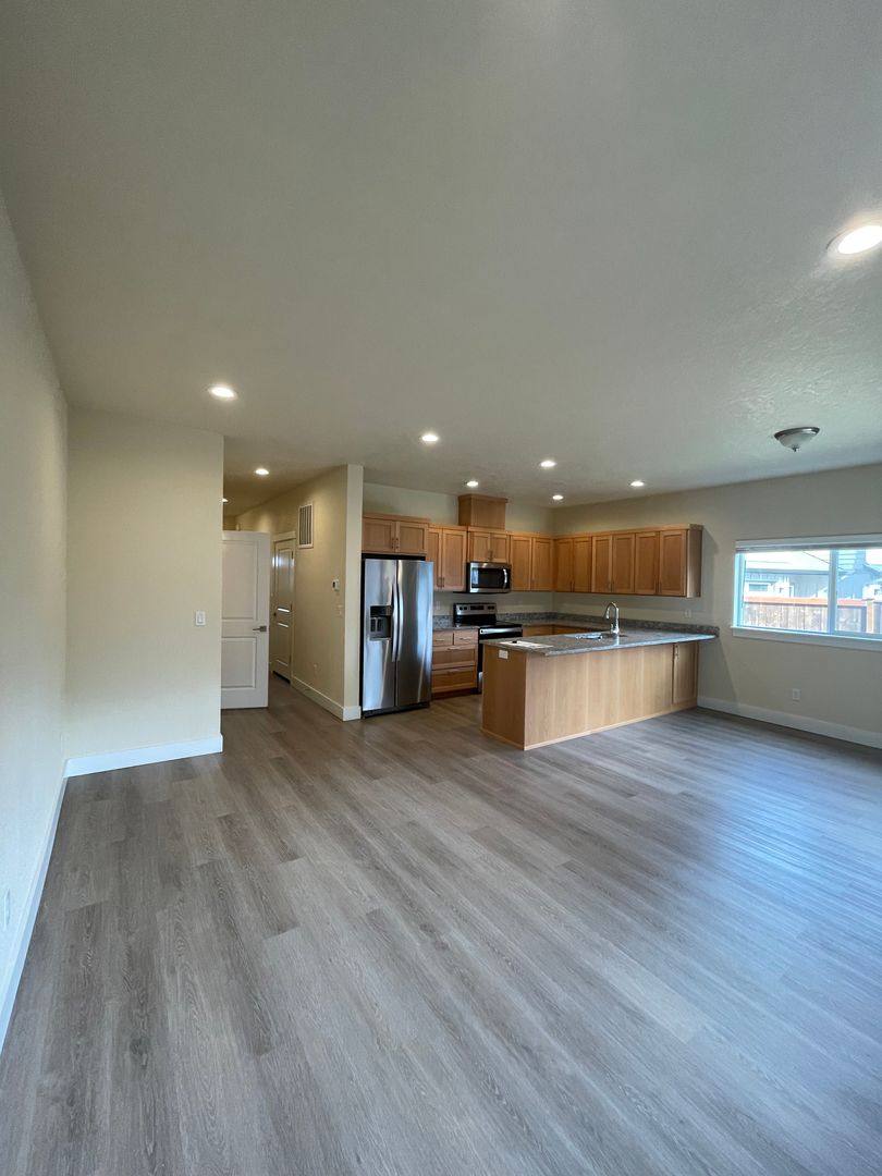Apartment for rent at 2587 Justine Lane, Eugene, OR 97404