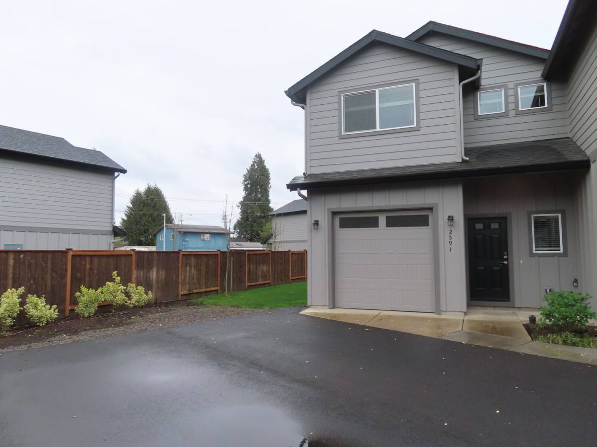 Apartment for rent at 2587 Justine Lane, Eugene, OR 97404