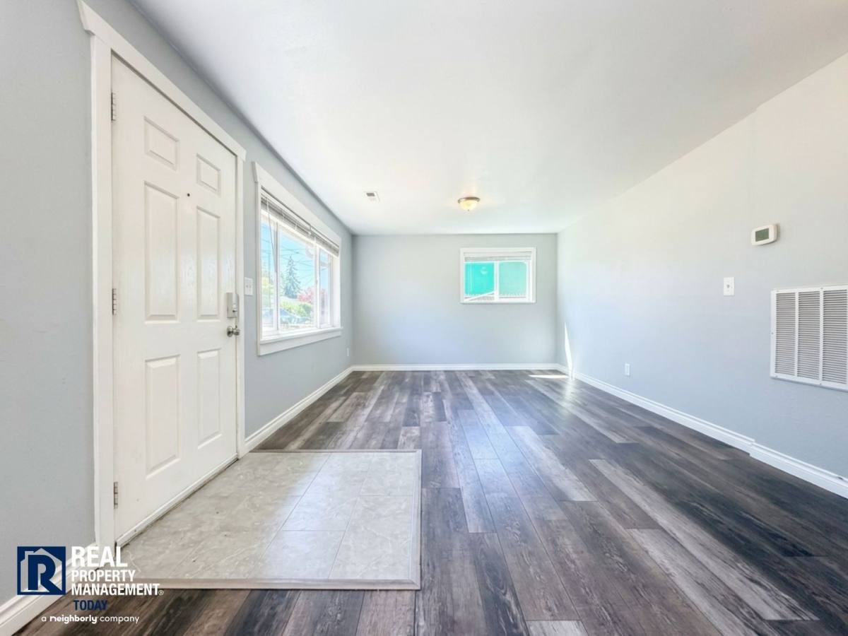 Townhouse for rent at 3333 3335 Ward Ave, Bremerton, WA 98310