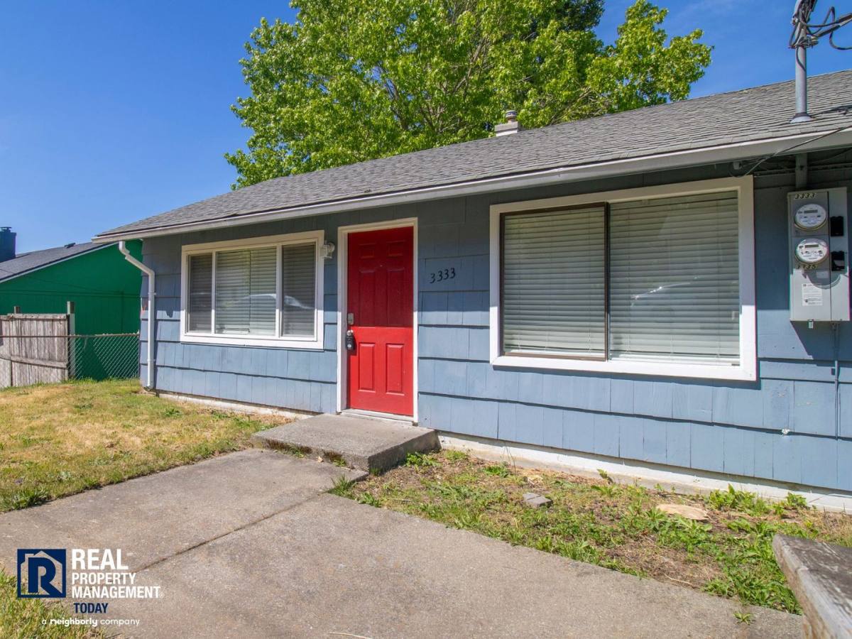 Townhouse for rent at 3333 3335 Ward Ave, Bremerton, WA 98310