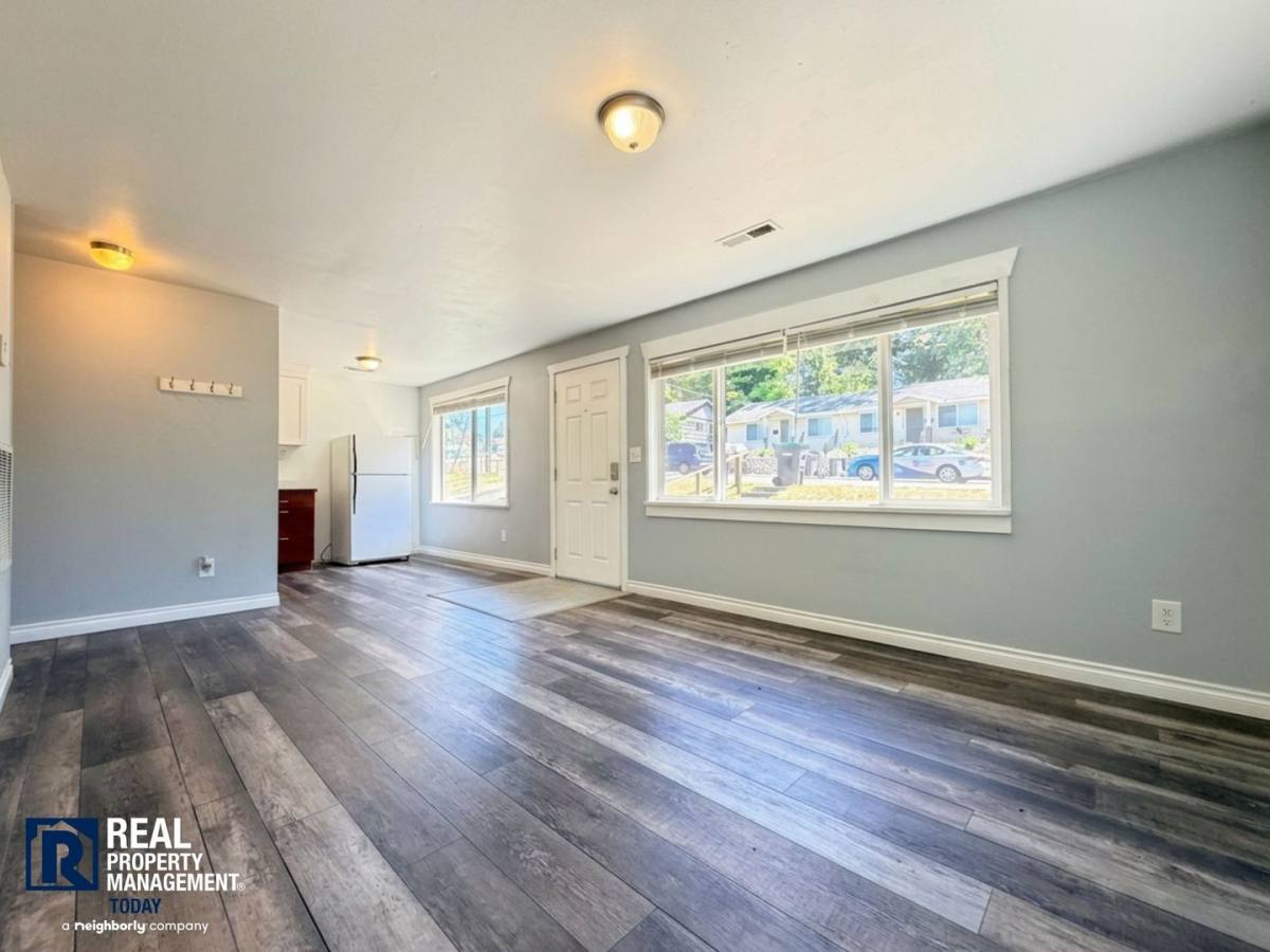 Townhouse for rent at 3333 3335 Ward Ave, Bremerton, WA 98310