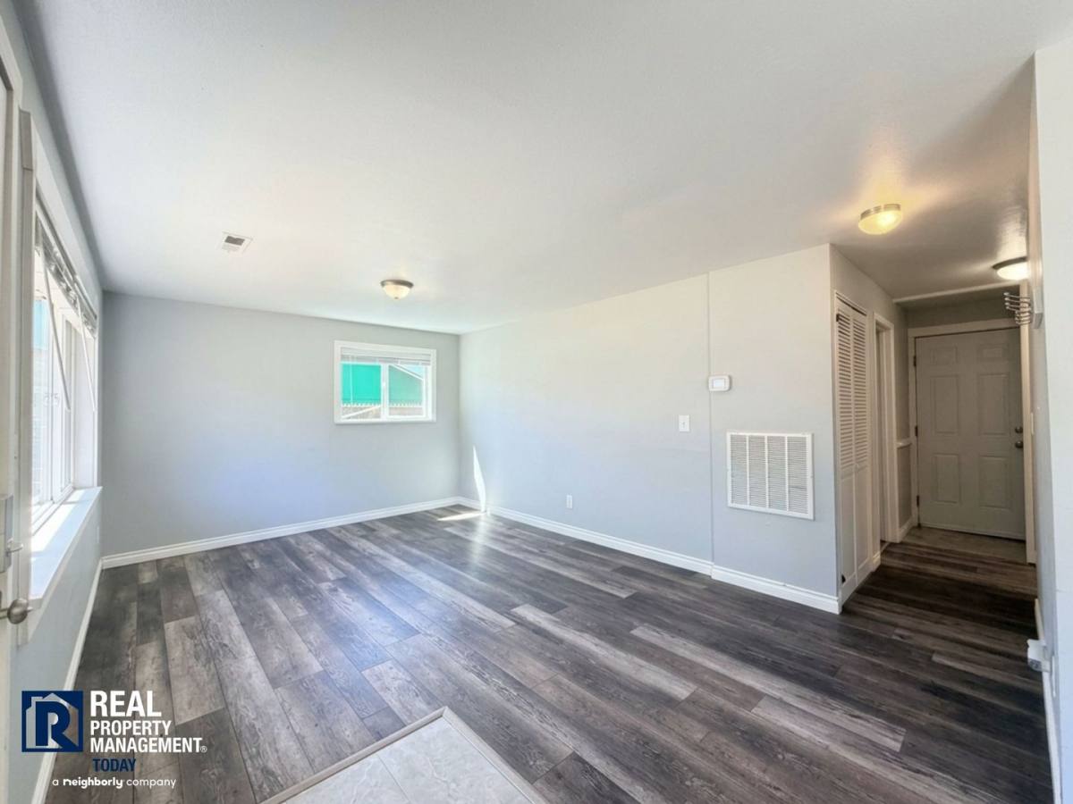 Townhouse for rent at 3333 3335 Ward Ave, Bremerton, WA 98310