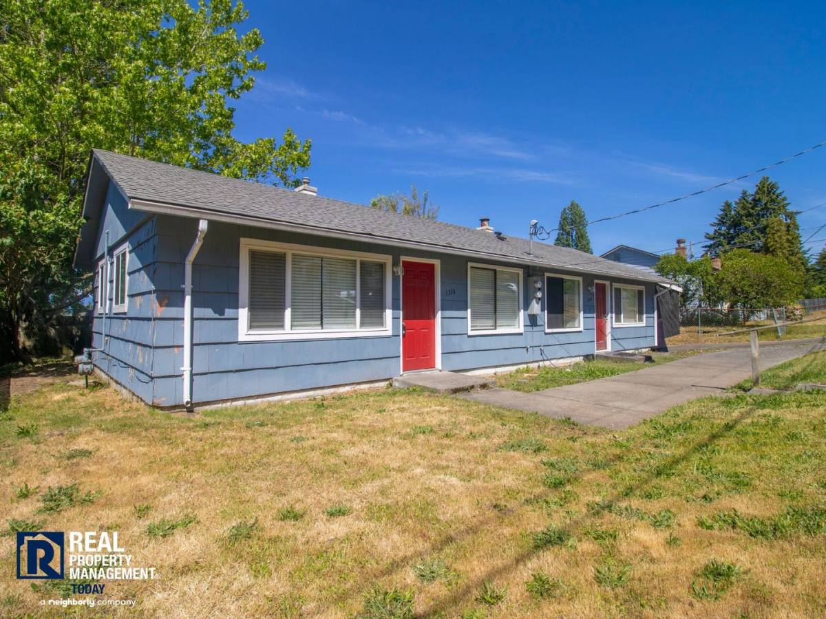 Townhouse for rent at 3333 3335 Ward Ave, Bremerton, WA 98310