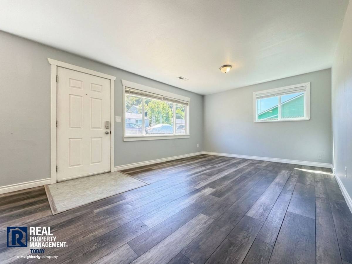 Townhouse for rent at 3333 3335 Ward Ave, Bremerton, WA 98310