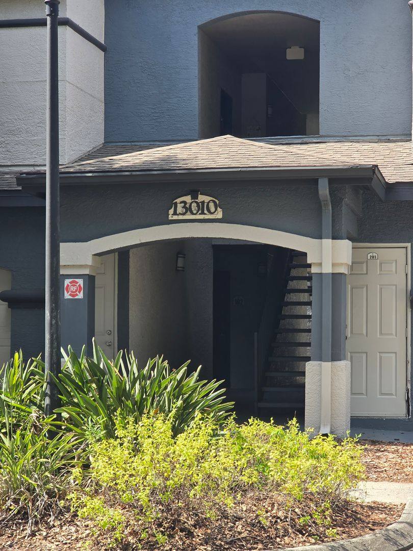Apartment for rent at 13010 Arbor Isle Dr, Tampa, FL 33637