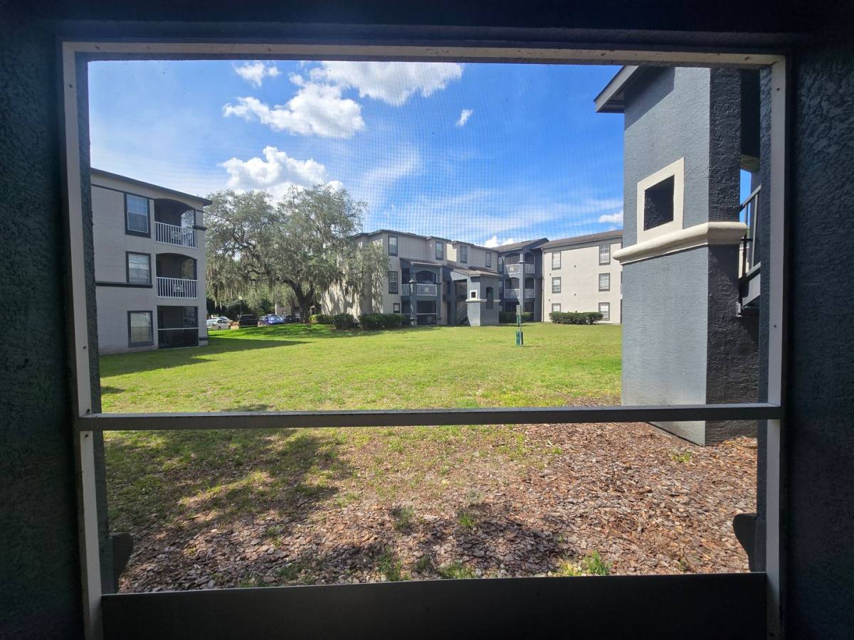 Apartment for rent at 13010 Arbor Isle Dr, Tampa, FL 33637