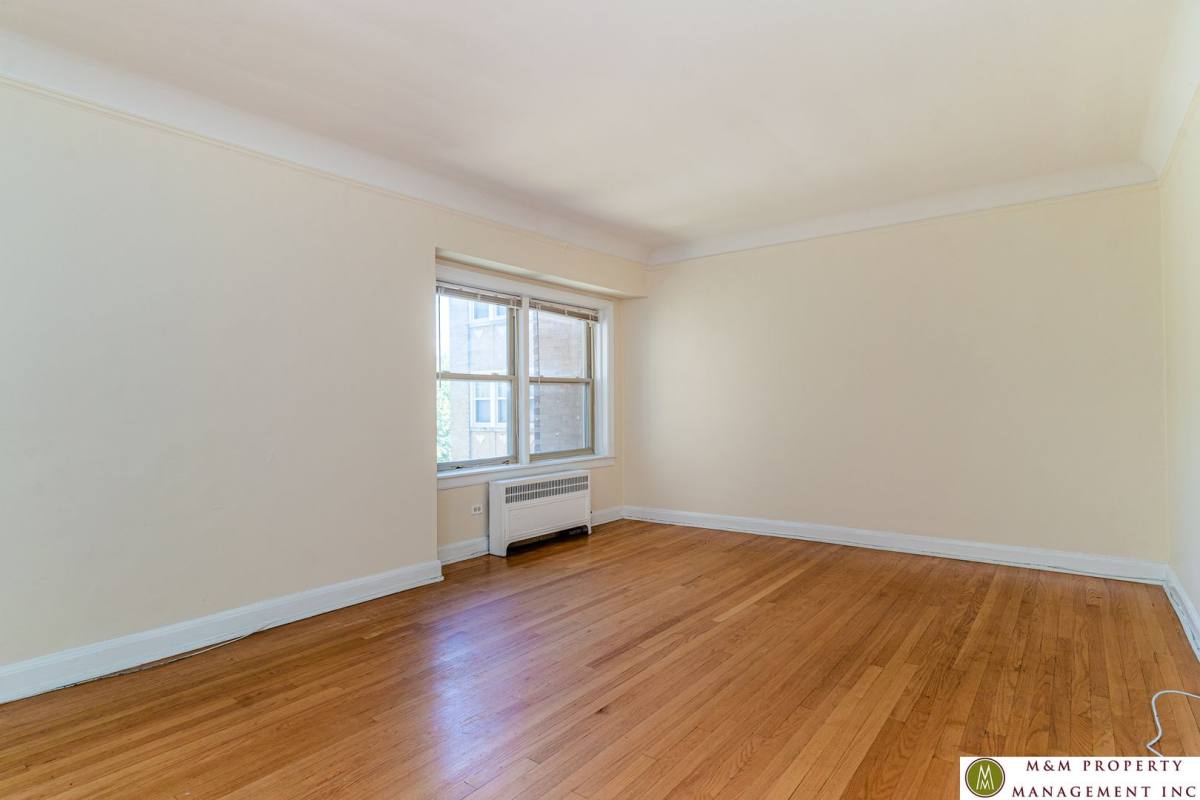 Apartment for rent at 1035 Washington Blvd, Oak Park, IL 60302
