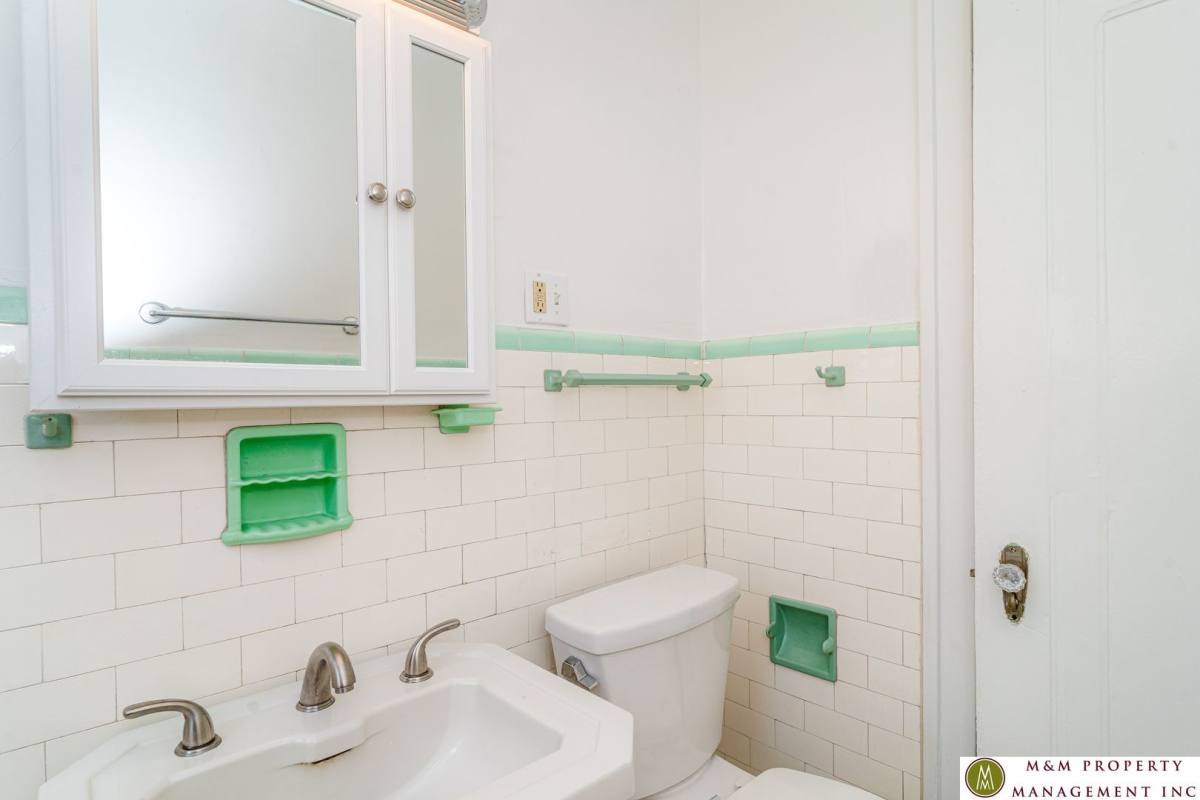 Apartment for rent at 1035 Washington Blvd, Oak Park, IL 60302