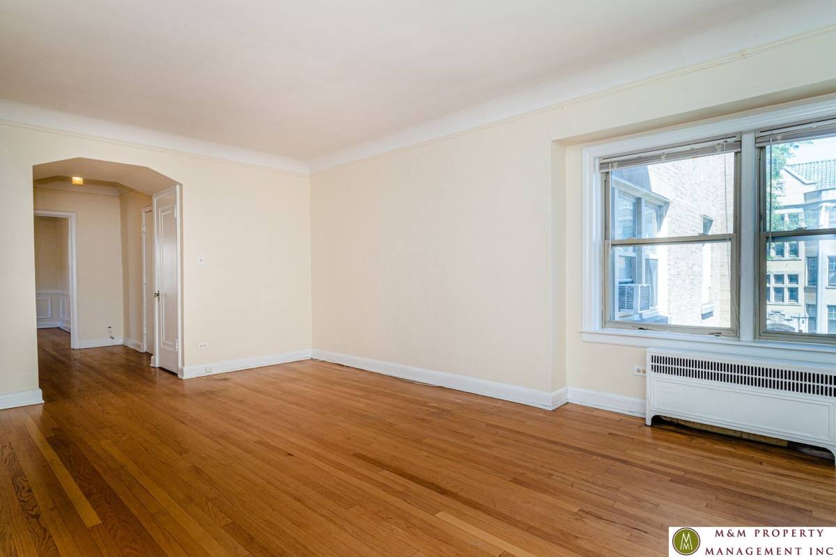 Apartment for rent at 1035 Washington Blvd, Oak Park, IL 60302