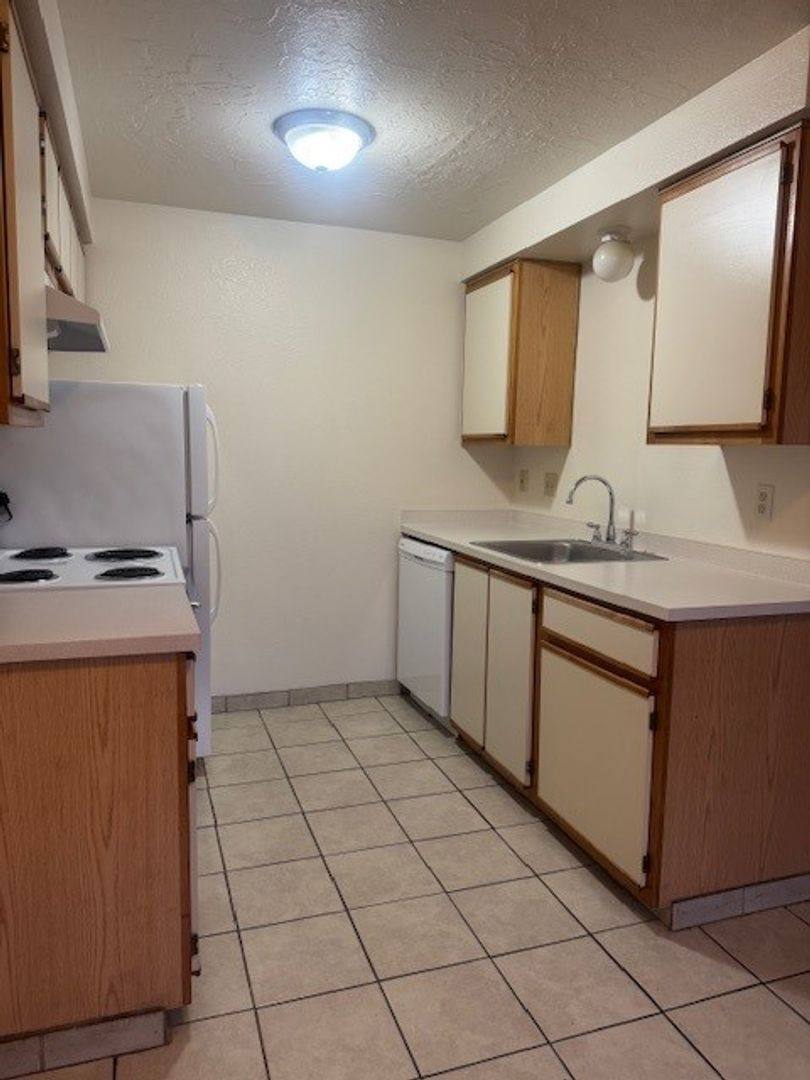 Apartment for rent at 212 Churchdale Ave N, Salem, OR 97303