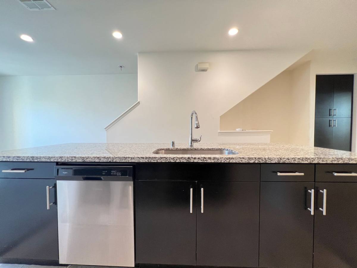 Townhouse for rent at 938 E Weaver Lane, Anaheim, CA 92802