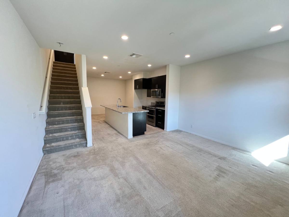 Townhouse for rent at 938 E Weaver Lane, Anaheim, CA 92802