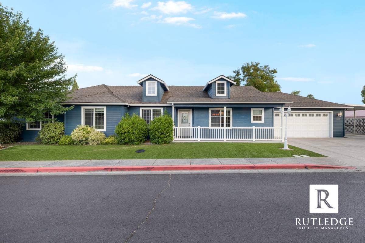 House for rent at 1013 Hope Dr, Central Point, OR 97502