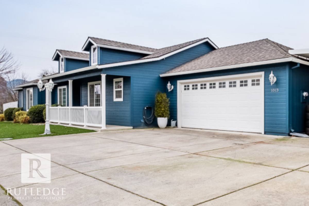 House for rent at 1013 Hope Dr, Central Point, OR 97502