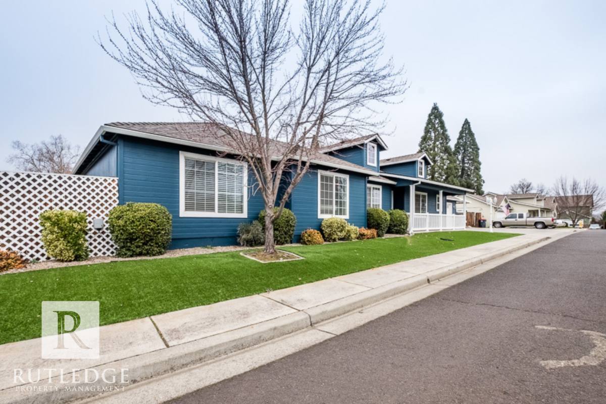 House for rent at 1013 Hope Dr, Central Point, OR 97502