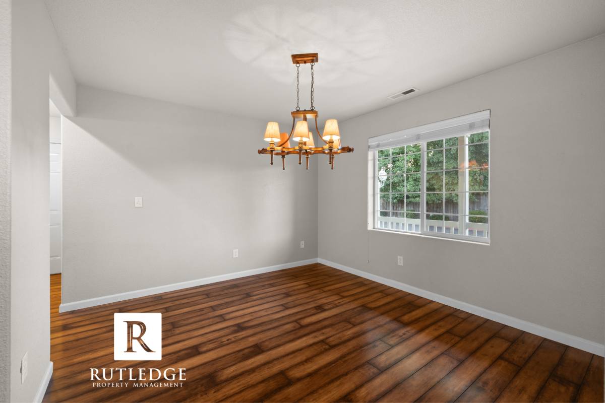 House for rent at 1013 Hope Dr, Central Point, OR 97502