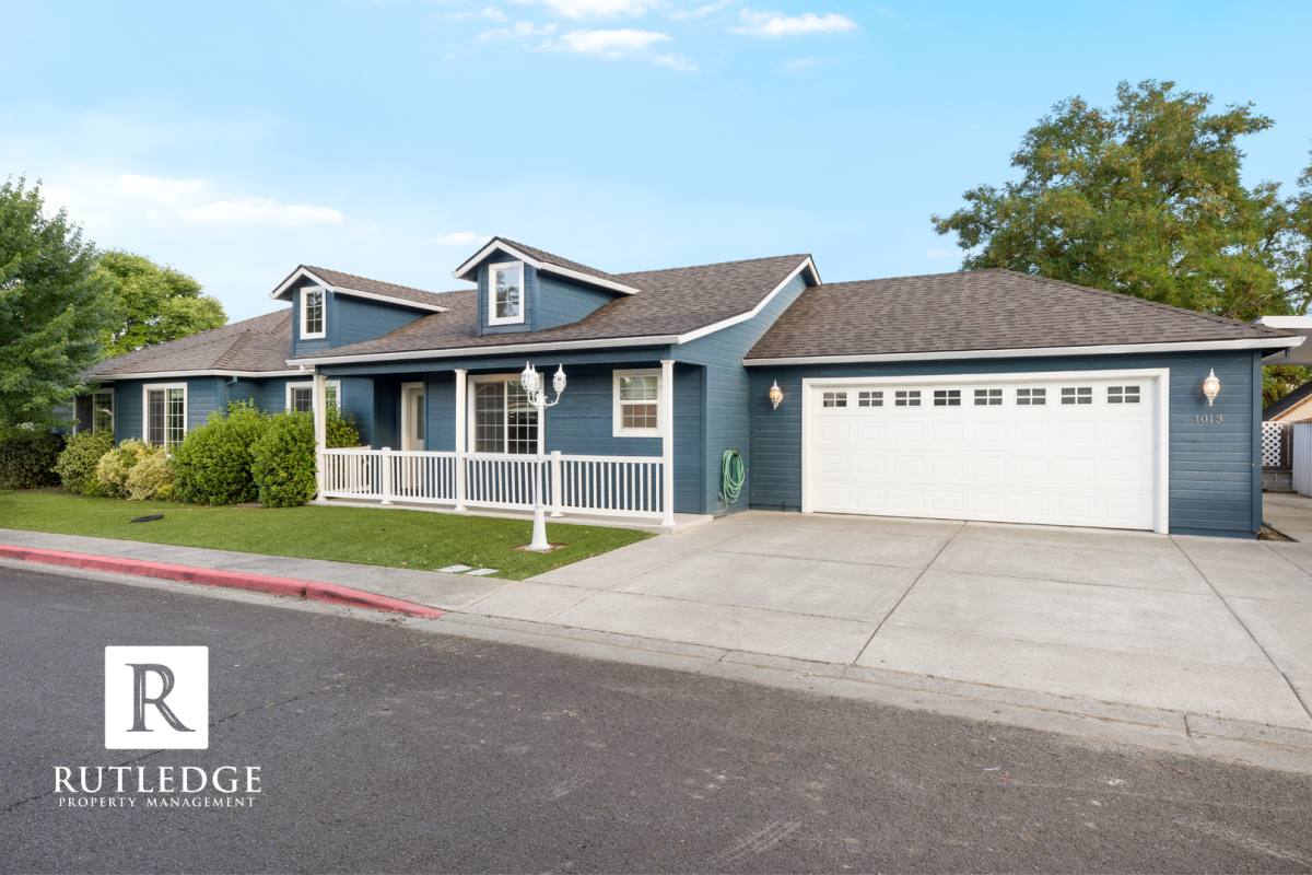 House for rent at 1013 Hope Dr, Central Point, OR 97502