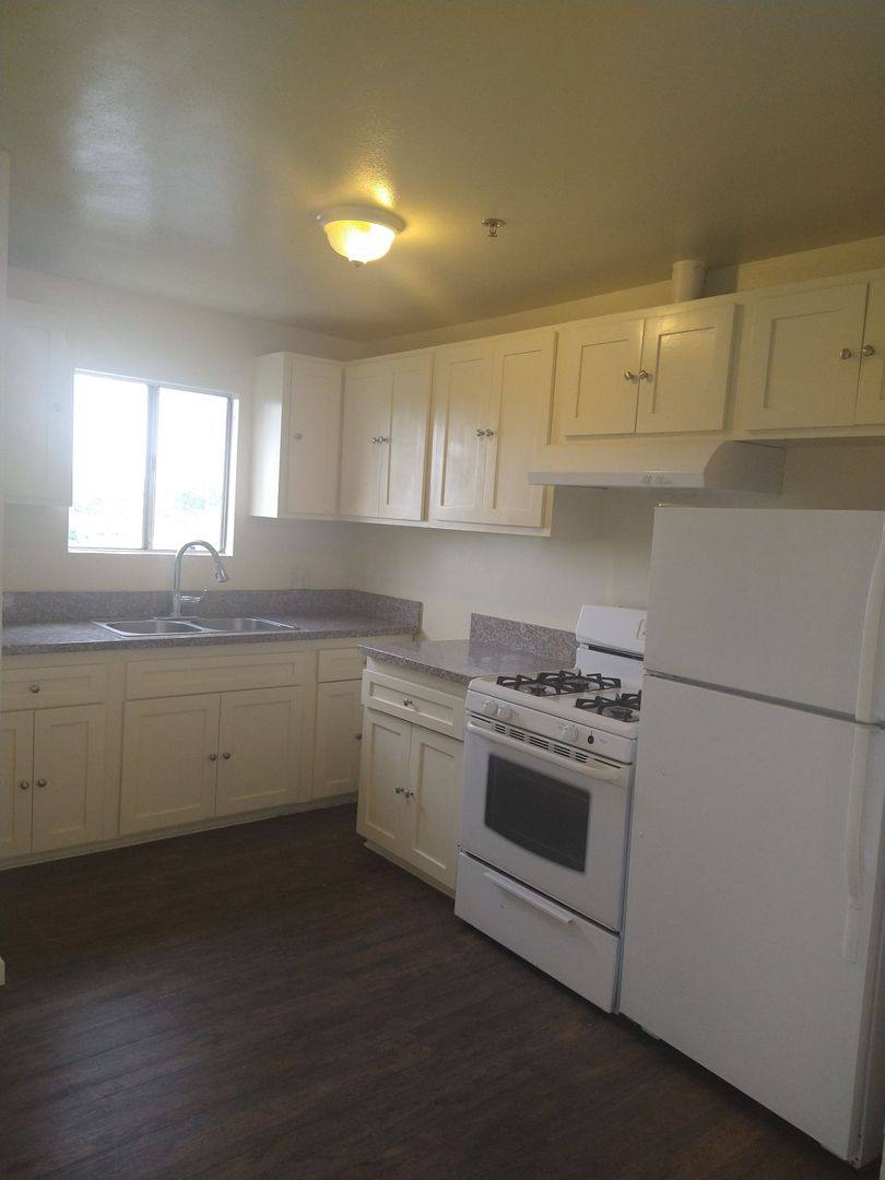 Apartment for rent at 8209-8211 S Broadway, Los Angeles, CA 90003