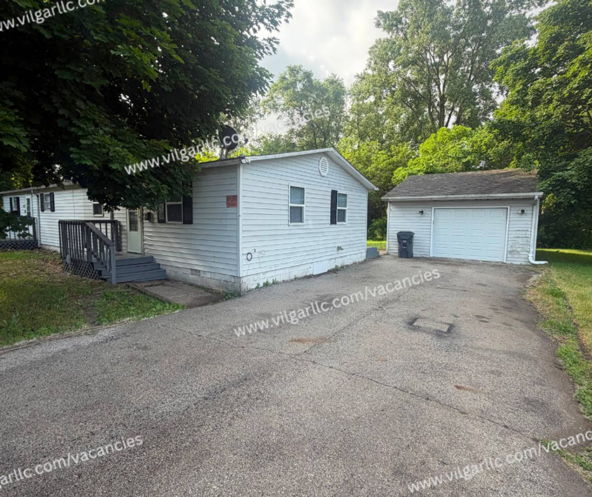 Townhouse for rent at 9 - 11 McKinley Ave, Hobart, IN 46342