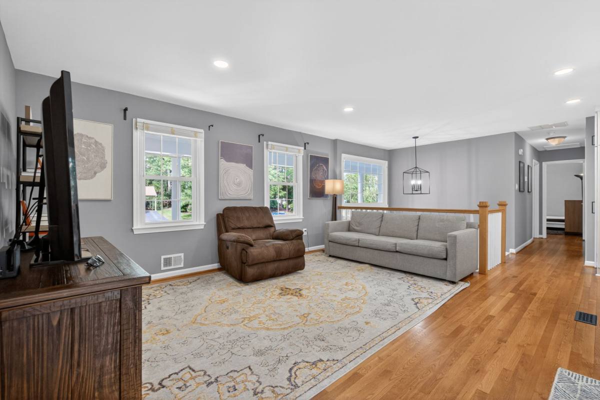 House for rent at 9801 Meadow Valley Dr, Vienna, VA 22181