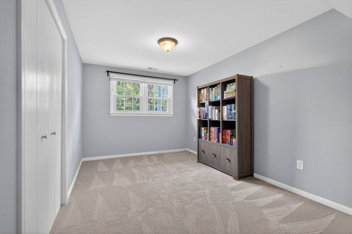 House for rent at 9801 Meadow Valley Dr, Vienna, VA 22181