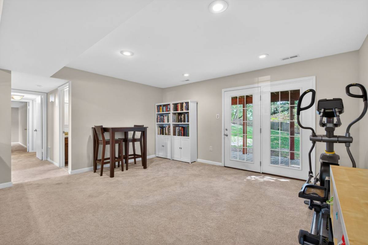 House for rent at 9801 Meadow Valley Dr, Vienna, VA 22181