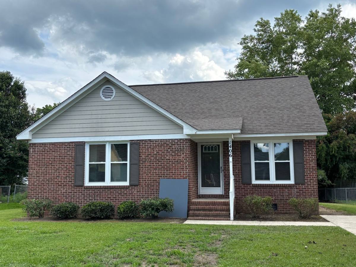 House for rent at 1406 E 11th St, Lumberton, NC 28358