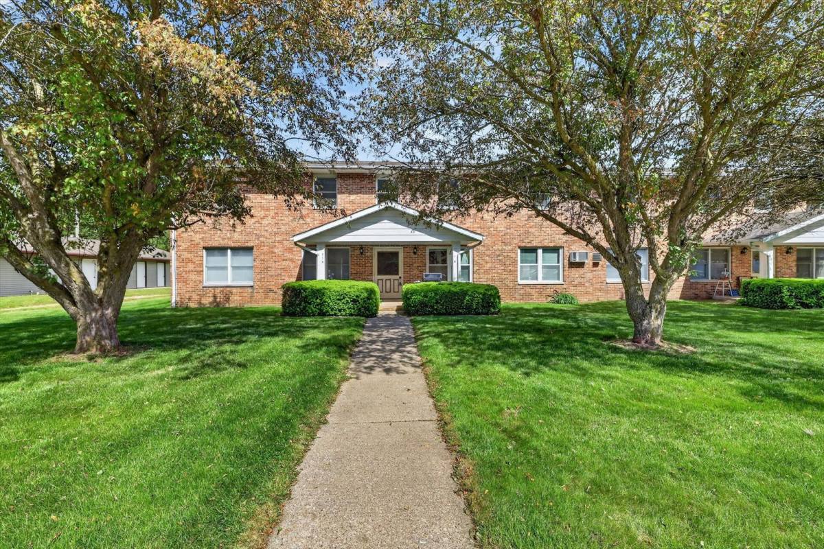 Apartment for rent at 1424 E View Ave, Vicksburg, MI 49097