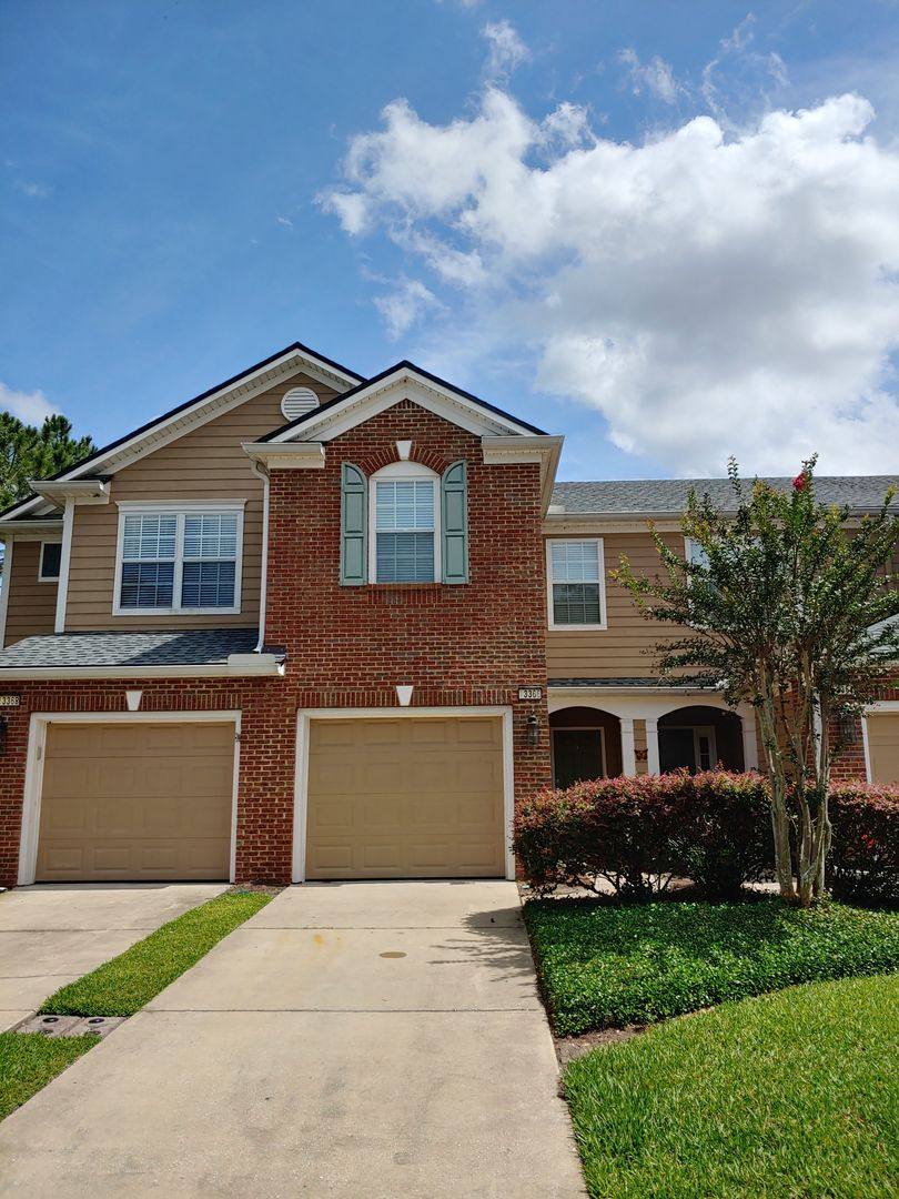 Townhouse for rent at 13366 Stone Pond Dr, Jacksonville, FL 32224