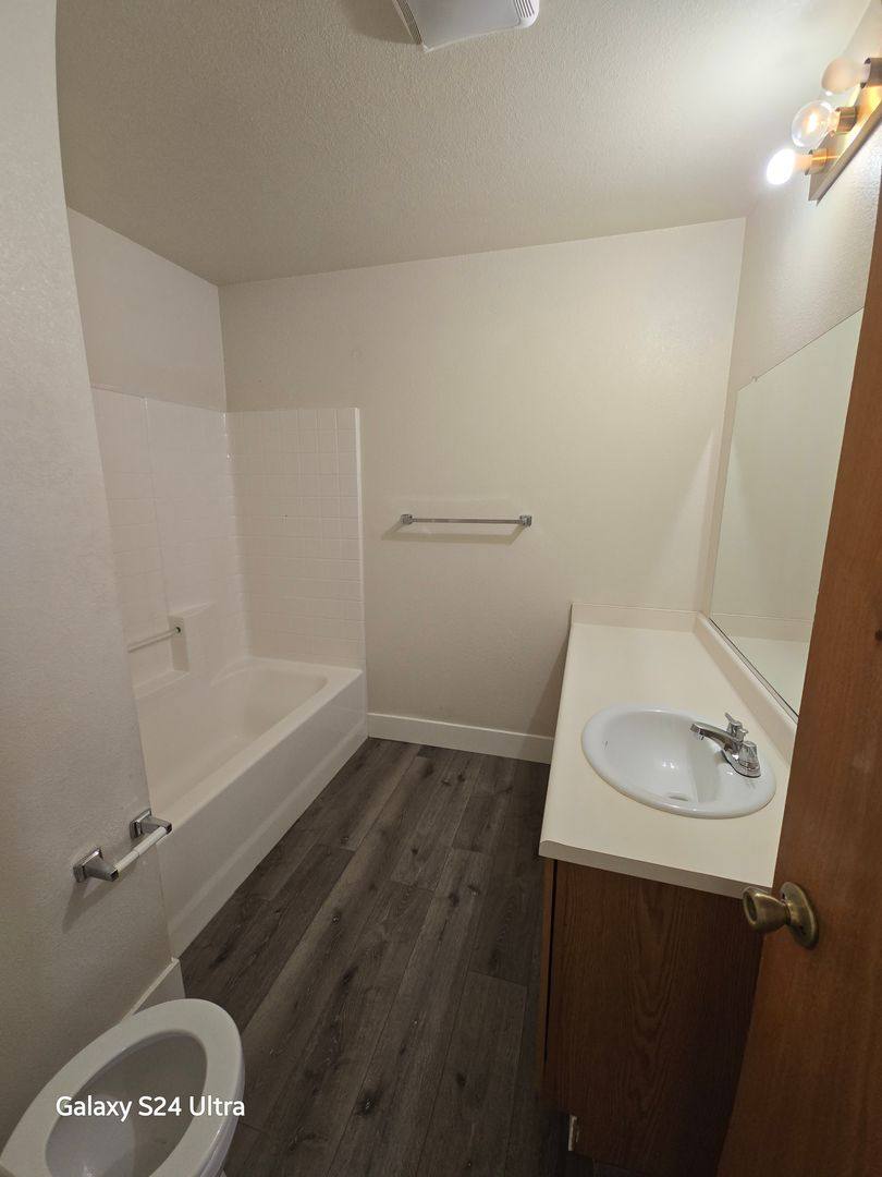 Apartment for rent at 123 College Ave, Modesto, CA 95350