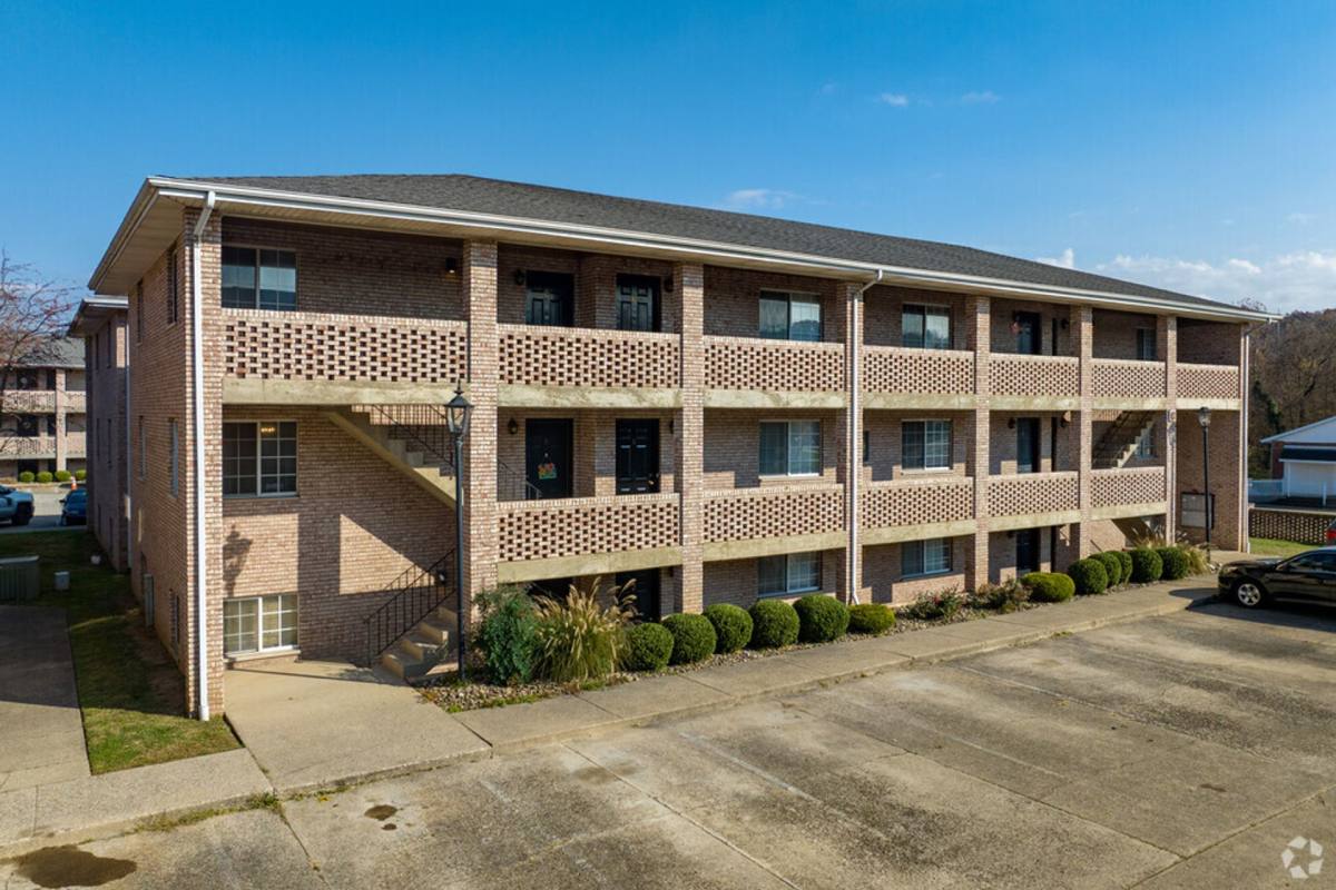 Apartment for rent at 2956 Auburn Rd, Huntington, WV 25704
