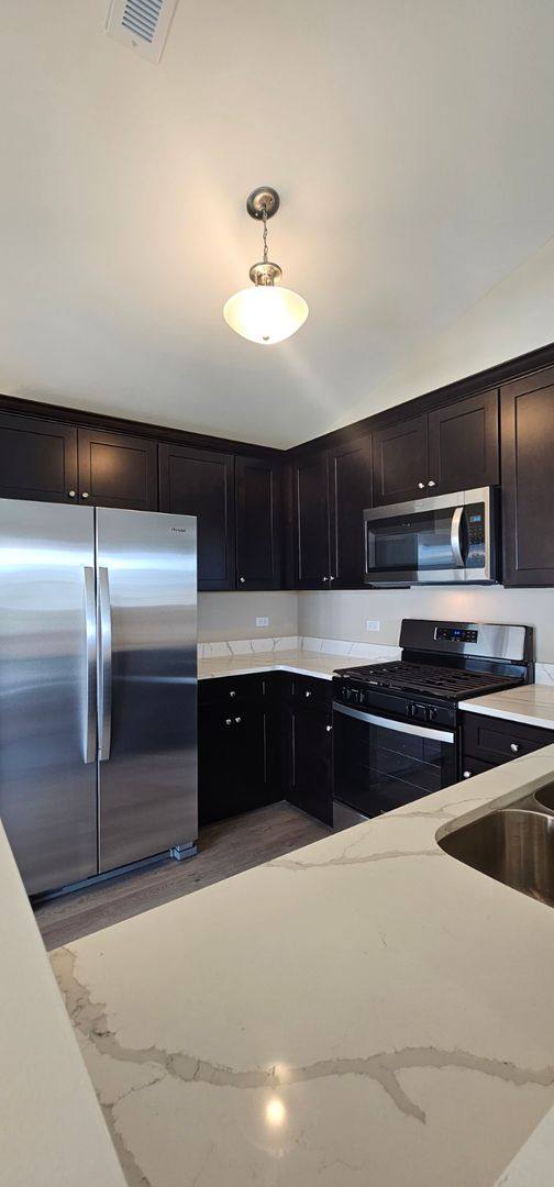 Apartment for rent at 500-522 Timber Pointe Dr, Joliet, IL 60431