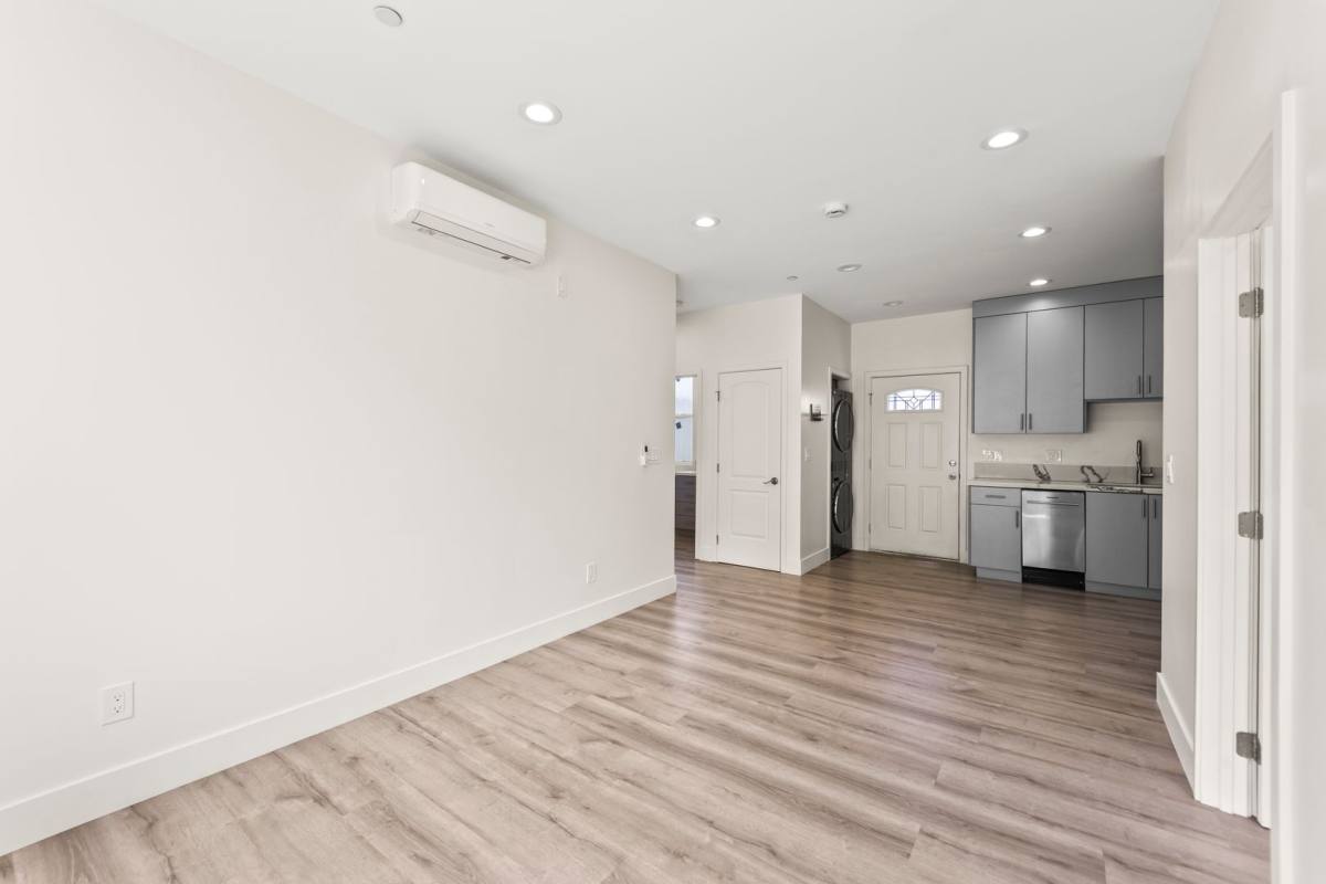 Apartment for rent at 1327 23rd St, Santa Monica, CA 90404