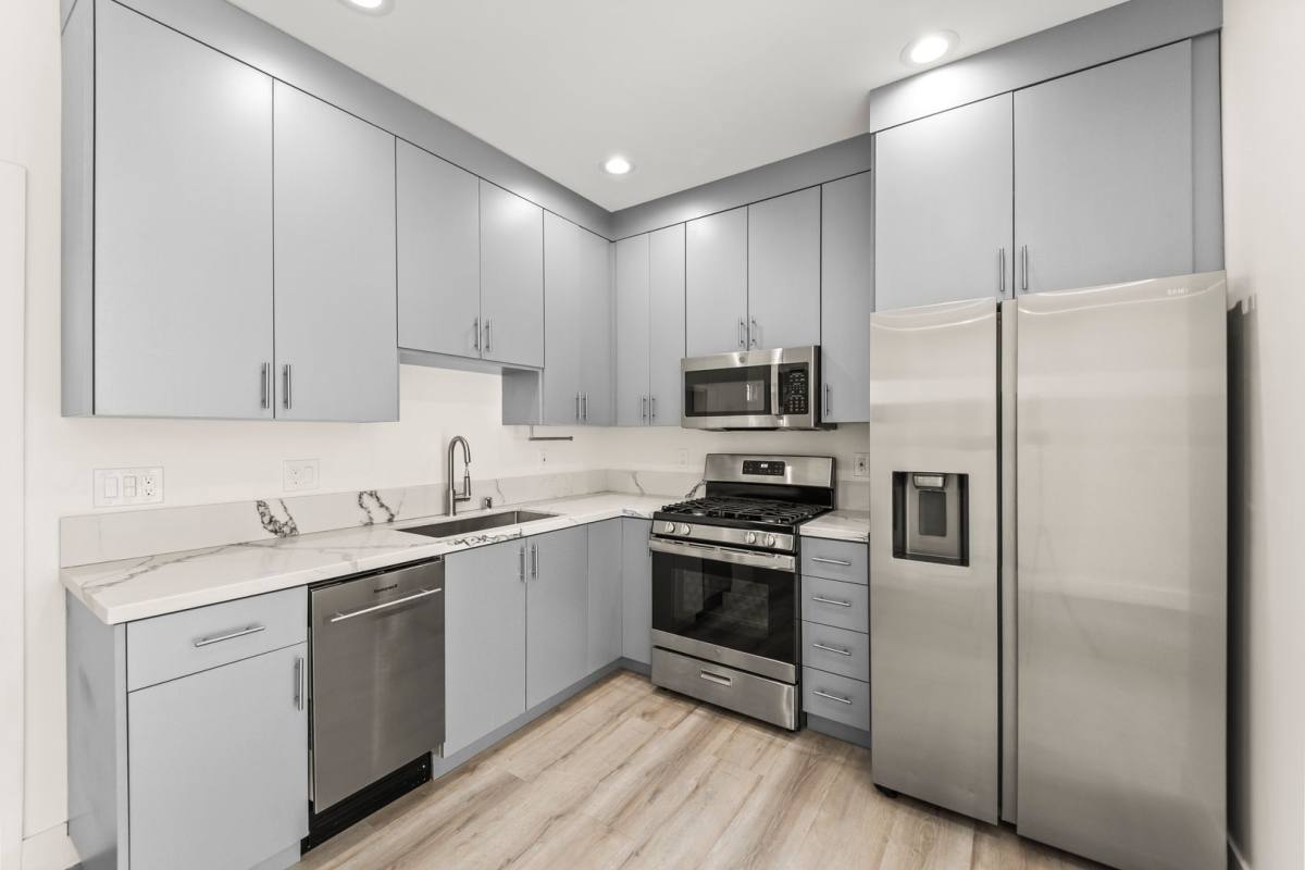 Apartment for rent at 1327 23rd St, Santa Monica, CA 90404