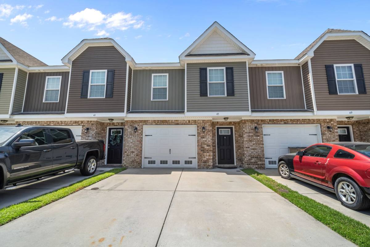 Townhouse for rent at 45 Horizon Lane, Richmond Hill, GA 31324