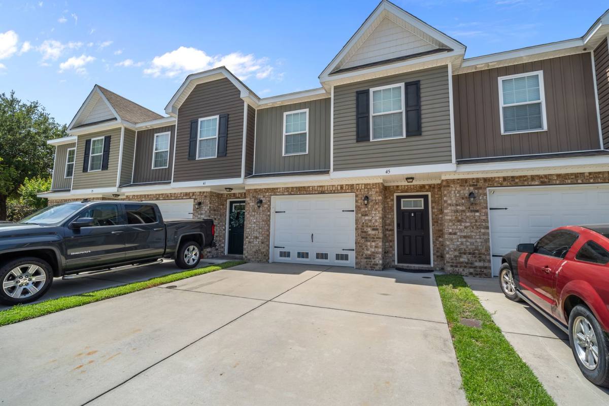 Townhouse for rent at 45 Horizon Lane, Richmond Hill, GA 31324