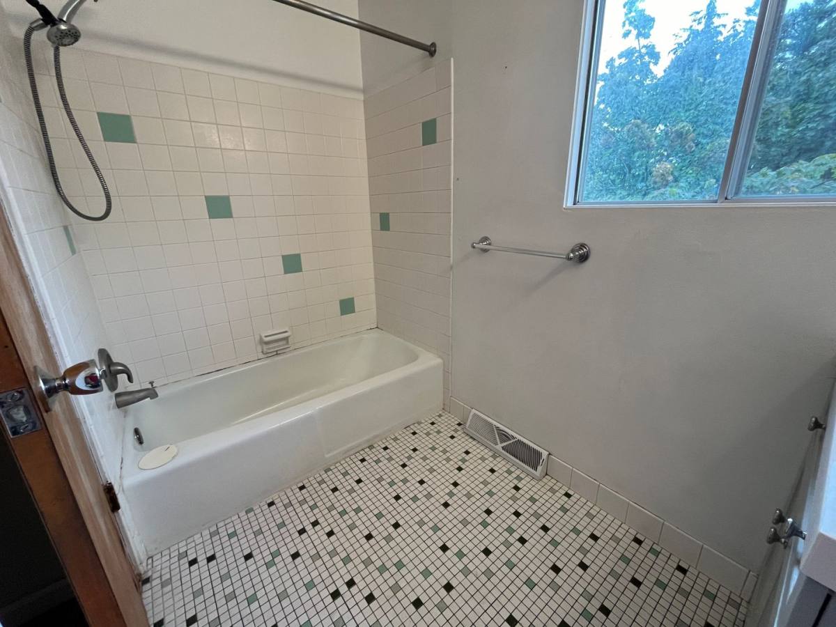 Apartment for rent at 1236 Jackson St, La Crosse, WI 54601