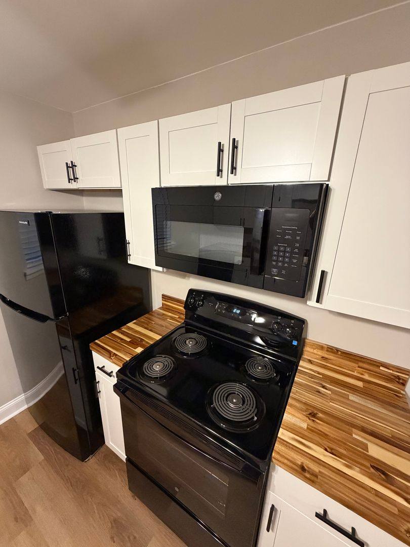 Apartment for rent at 5527 Read St, Charleston, SC 29406