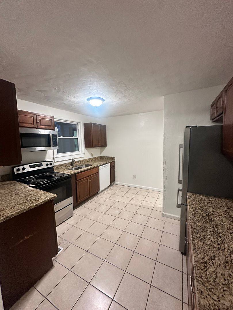 House for rent at 35 S Fairview Circle, Portsmouth, VA 23702