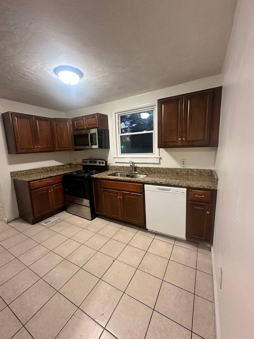 House for rent at 35 S Fairview Circle, Portsmouth, VA 23702